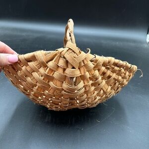 Vintage buttocks basket, egg basket,farmhouse, primitive